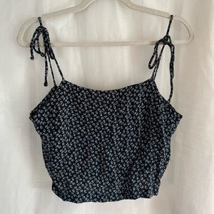 brandy white and navy flower tie strap crop top. mwah but not see through!💙🤍